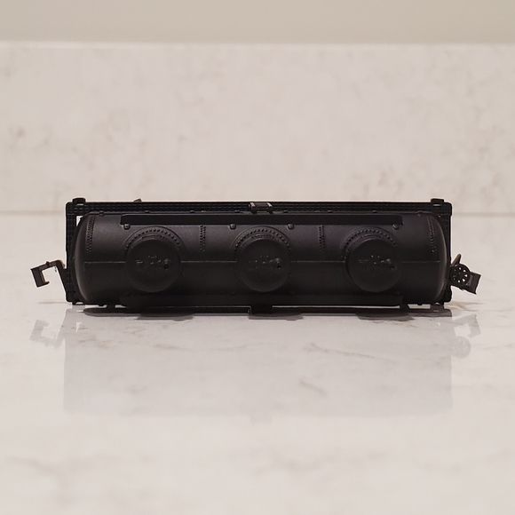 Model Power N Scale 3418 Three (3) Dome Tank Car Hercules Powder 575 - Picture 7 of 8